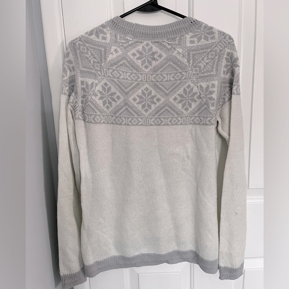 Cream and Grey Vera Wang Princess Sweater - Picture 2 of 2